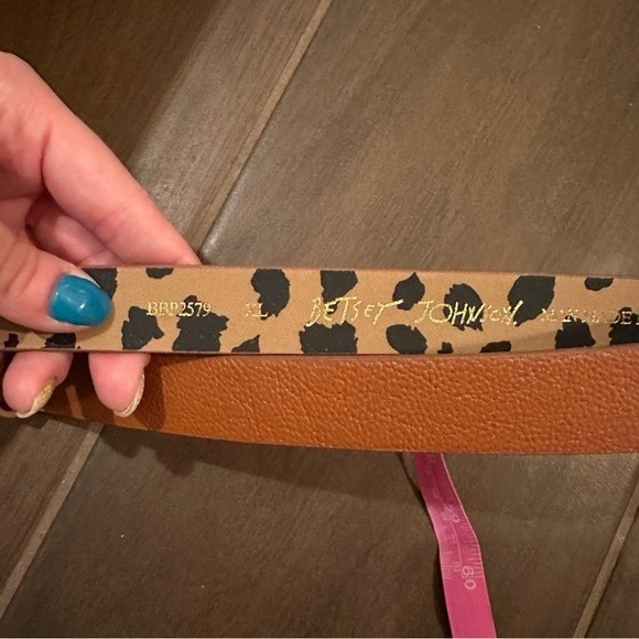 Betsey Johnson Jeweled Heart Buckle Cognac Brown Faux Leather Belt XL - Picture 9 of 13